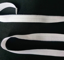 Pruženka prádlová, s ozdobným okrajem bílá 14 mm