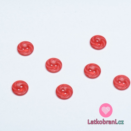 Knoflík lesklý, červený s vyrytými ornamenty 