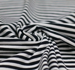 Úplet potisk proužky 5mm černo-bílé