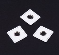 Koženkový čtvereček s průchodkou Bílá/Nikl