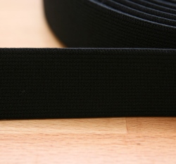 Pruženka plochá černá 30 mm