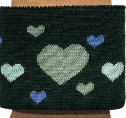 Náplet kusový 110 cm tmavě zelená se srdíčky