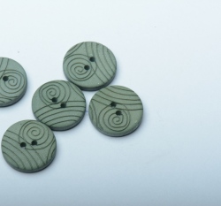 Knoflík kulatý, matný zelený s vyrytými ornamenty