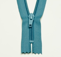 Zip spirálový nedělitelný nebesky modrý 18 cm