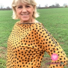 Teplákovina potisk klubíčka na antracitové se vzorem rybí kosti