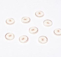 Knoflík kulatý, bílý zdobený tečkami