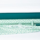 Bílé kytičky na mintové