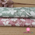 Viskóza potisk bílé květiny na starorůžové, hedvábný efekt