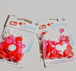 Patentky plastové Color snaps PRYM LOVE - srdíčka bíločervená