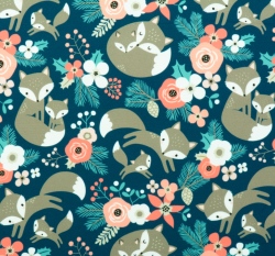 Softshell potisk lištičky mezi květy na tmavě modré 