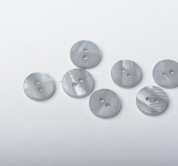 Knoflík kulatý, perleť, šedý, z poloviny vroubkatý - malý