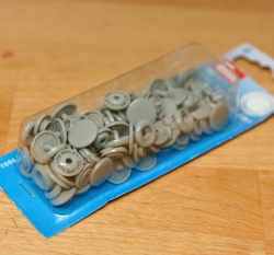 Patentky plastové Color snaps šedé