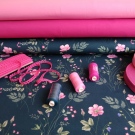 Rozkvetlý palouček na petrolejové