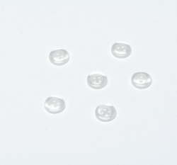 Knoflík, kulatý, čtyřdírkový, bílý 11 mm