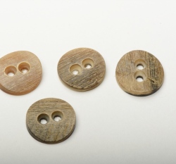 Knoflík kulatý z buvolího rohu