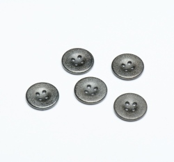 Knoflík kulatý, metalický čtyřdírkový