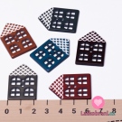 Knoflík ve tvaru domečku šedý světlejší