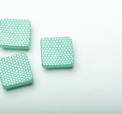 Knoflík čtvercový, lesklý, 