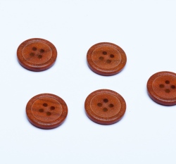 Knoflík kulatý, čtyřdírkový, cihlový s jemnými krupičkami