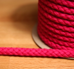 Šňůra kulatá oděvní BAVLNA 9 mm fuchsie
