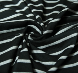 Úplet proužky téměř černé širší s šedými užšími