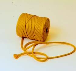 Šňůra kulatá oděvní PES 7 mm žlutá jantarová