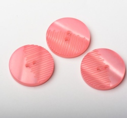 Knoflík kulatý, perleť, růžový, z poloviny vroubkatý - velký