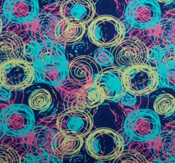 Úplet potisk pestrobarevné kroužky na tmavě modré