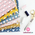 Úplet z organické bavlny potisk labutě mezi kytičkami na růžové