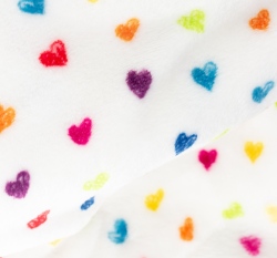 Wellness fleece malovaná barevná srdíčka na bílé