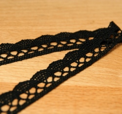 Krajka paličkovaná černá