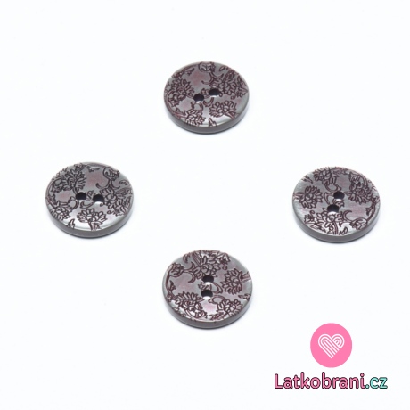Knoflík s květinovými ornamenty a fialovými odlesky
