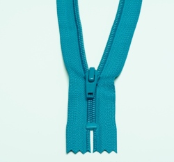 Zip spirálový nedělitelný modrý 15 cm