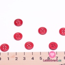 Knoflík kulatý, čtyřdírkový tmavě červený