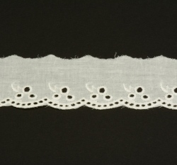 Bavlněná krajka s vyšívanými květy 42 mm smetanová