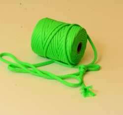 Šňůra kulatá oděvní PES 7 mm neonově zelená