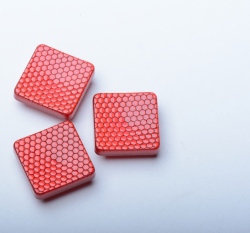 Knoflík čtvercový, lesklý, 