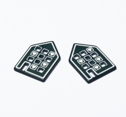 Knoflík ve tvaru domečku se srdíčky v oknech šedý