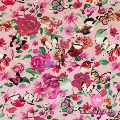 Úplet potisk motýlci, ptáčci a květy na růžové