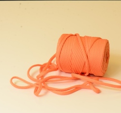 Šňůra kulatá oděvní PES 7 mm jemná broskvová