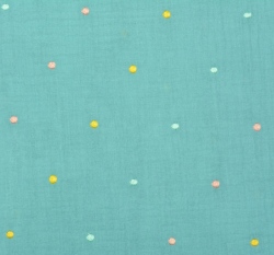 Dvojitá gázovina / mušelín vyšívané puntíky na modrozelené 