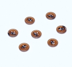 Knoflík kulatý, hnědý se žíhaným vzorem tmavší