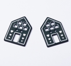 Knoflík ve tvaru domečku se srdíčky šedý