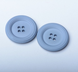 Knoflík kulatý, s ozdobným okrajem šedo - modrý