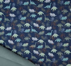 Softshell potisk dinosauři mezi pravěkými rostlinami na modré navy