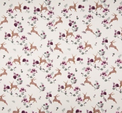 Bavlněný popelín jelen ve skoku mezi růžičkami na bílé