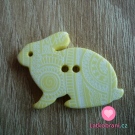 Knoflík zajíček žlutý s ornamenty