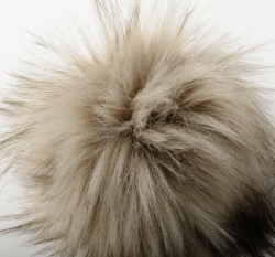 Bambule na čepici béžová, hnědé konce - dlouhý chlup