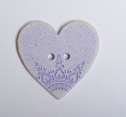 Knoflík srdíčko fialové s ornamenty