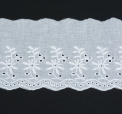 Bavlněná krajka s vyšívanými dvojitými květy 90 mm bílá